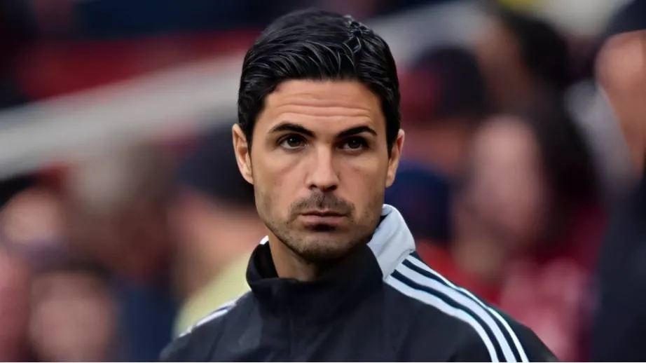 Mikel Arteta zarządzający/trener Arsenalem w 2021 roku