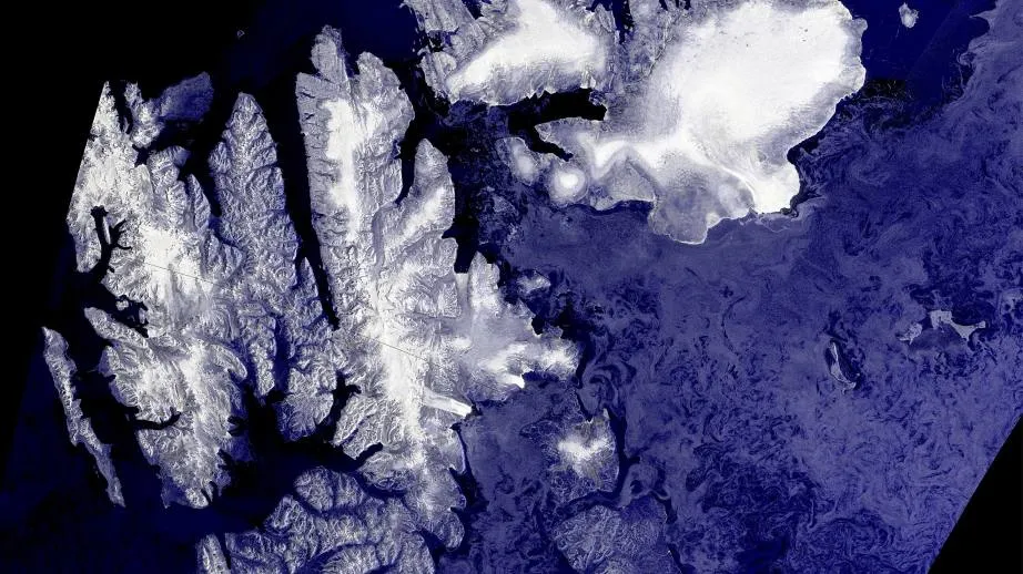 Arktyczne zanieczyszczenie mikroplastikiem, archipelag Svalbard / Źródło Wikimedia Copernicus Sentinel 2020 rok