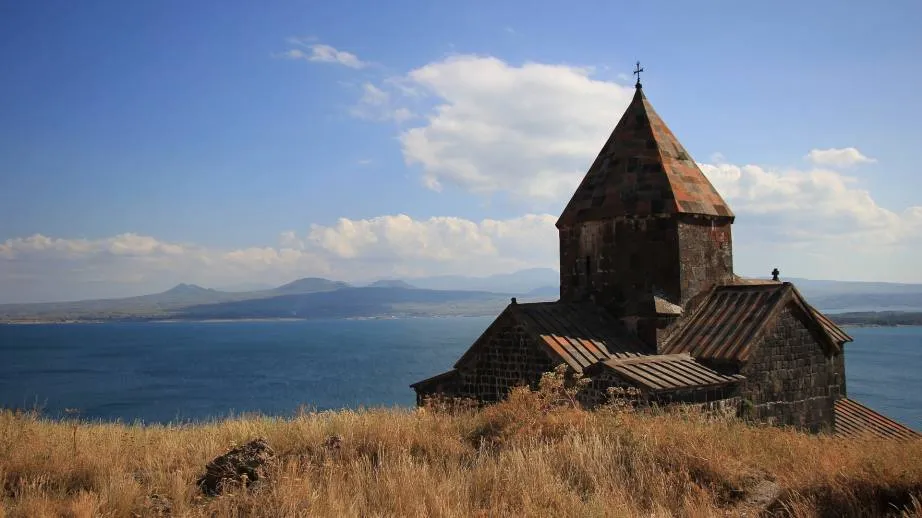 Jednym z największych atutów Armenii jest jej bogata historia, która sięga aż do 4 tysięcy lat temu.