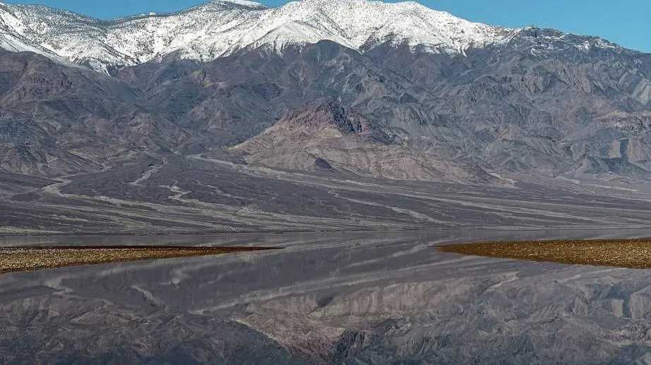 Badwater Basin / Źródło: earthobservatory.nasa.gov