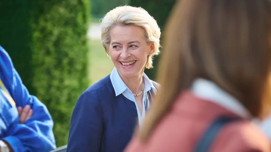 W dniach 13 i 14 lipca 2023 r. Ursula von der Leyen, przewodnicząca Komisji Europejskiej, oraz członkowie Kolegium Komisji Europejskiej wzięli udział w drugich rekolekcjach roboczych z António Guterresem, Sekretarzem Generalnym Organizacji Narodów Zjednoczonych (ONZ) i innymi wyższymi rangą Urzędnicy ONZ w La Hulpe w Belgii. Komisja i ONZ omówiły kluczowe wyzwania i obszary priorytetowe wspólnych działań, w szczególności globalne konsekwencje rosyjskiej wojny agresywnej przeciwko Ukrainie i innych kryzysów, bezpieczeństwo żywnościowe i dobrze funkcjonujące łańcuchy dostaw, działania klimatyczne, energię i ochronę różnorodności biologicznej, zawsze wysokie potrzeby humanitarne, przyspieszenie realizacji Celów Zrównoważonego Rozwoju (SDG), reforma międzynarodowej architektury finansowej i współpraca cyfrowa / Źródło: EC - Audiovisual Service