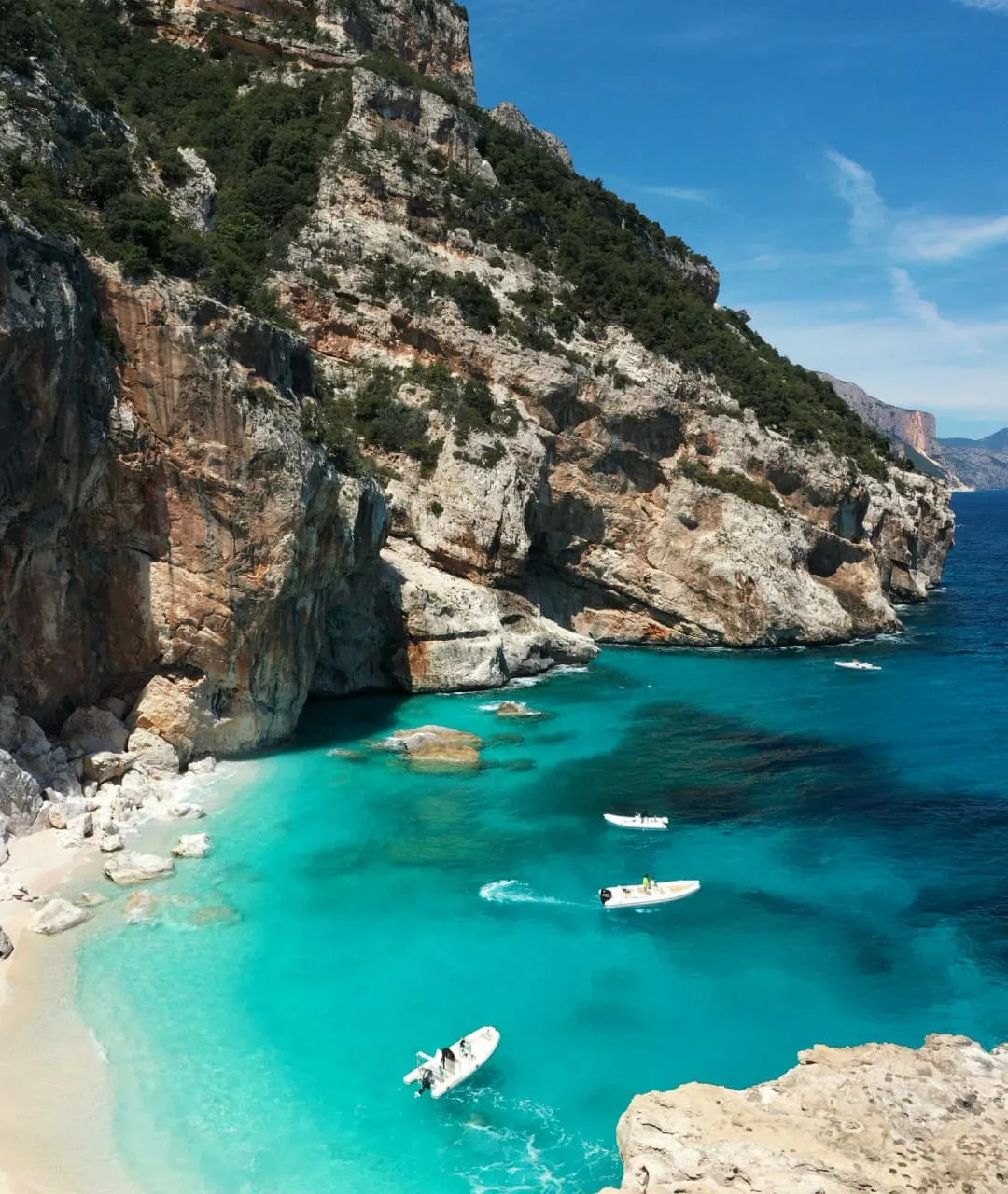 Cala dei Gabbiani, Sardynia / fot. Katie Kalmykova / Źródło Unsplash